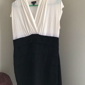EN FOCUS STUDIO BLACK AND WHITE DRESS